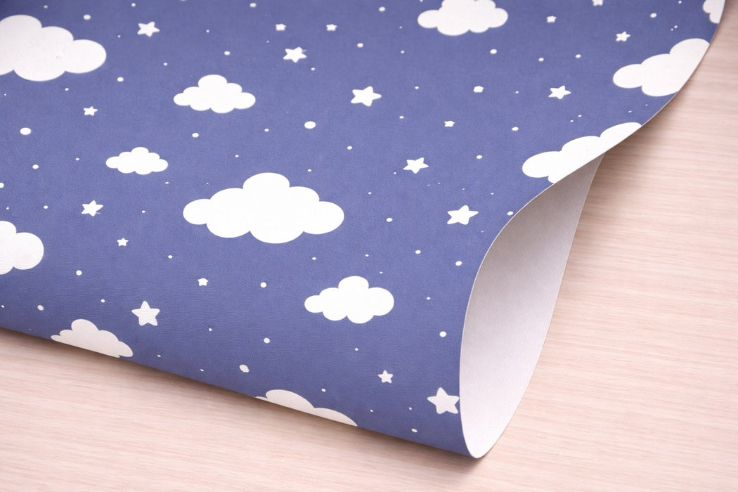 Papel pintado infantil nubes y estrellas azul
