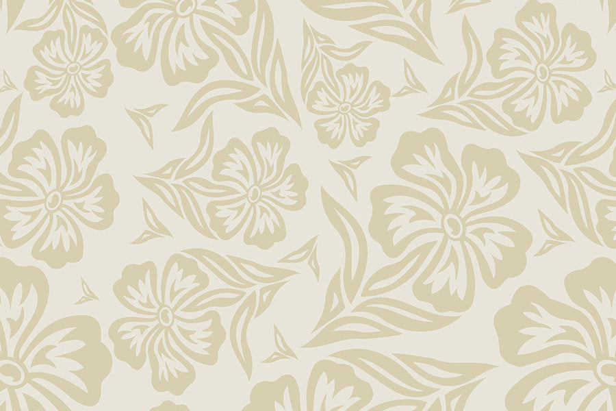 Detalle de papel pintado con estampado de flores en tonos beige y fondo blanco roto