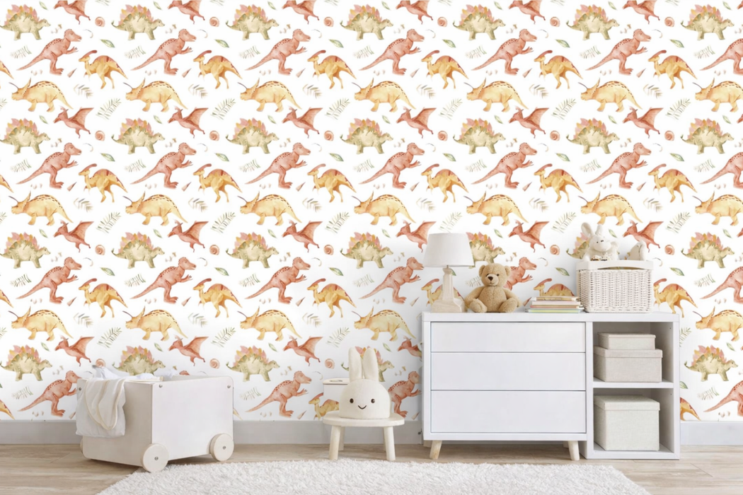 Papel pintado infantil con ilustraciones de dinosaurios en estilo acuarela instalado en una pared