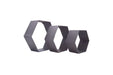 Set de baldas hexagonales decorativas en color negro, colocadas en fila y vista frontal