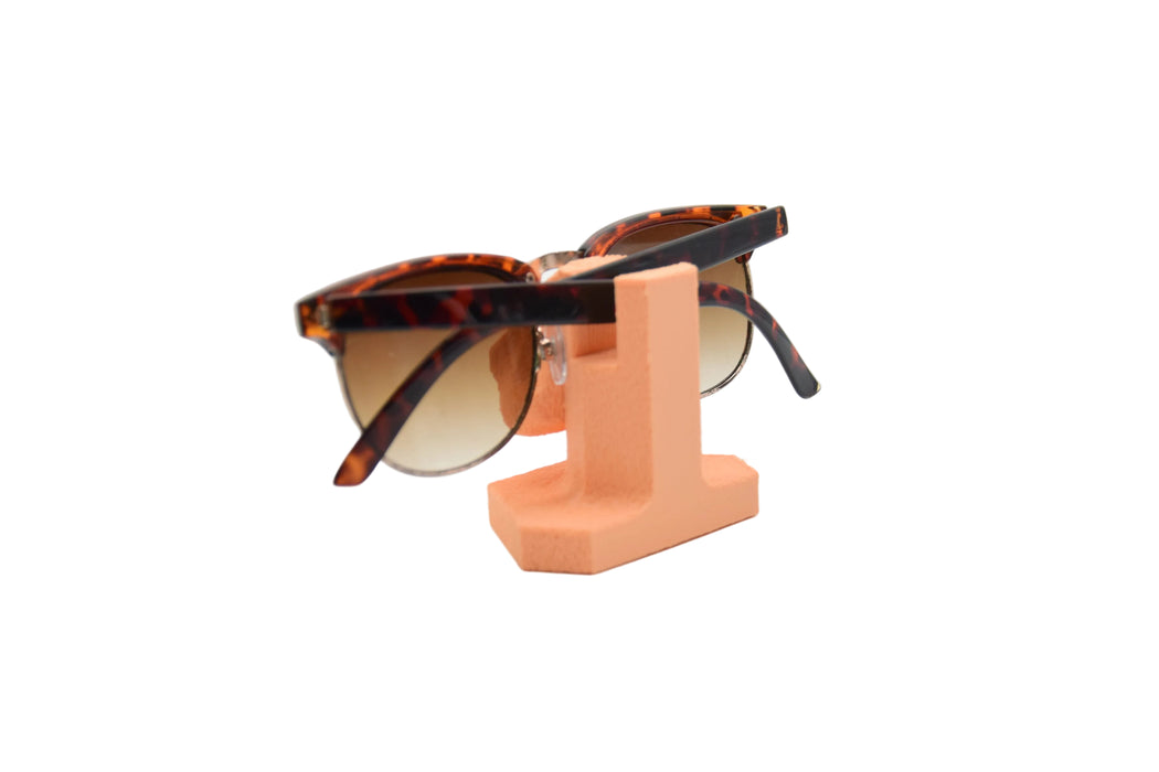 Vista trasera de soporte de gafas con forma de nariz 